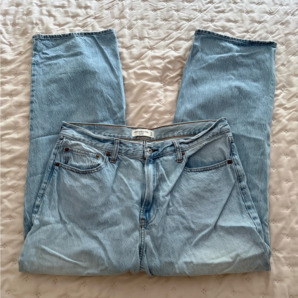 Abercrombie & Fitch The Loose High Rise Jeans - Picture 4 of 5